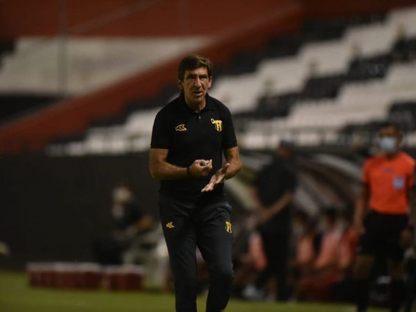 Costas: "Merecimos mucho antes el empate"