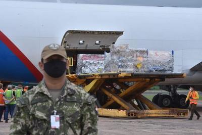 Arriba al país primer lote de 100.000 dosis de vacunas Covaxin donadas por India - ADN Digital