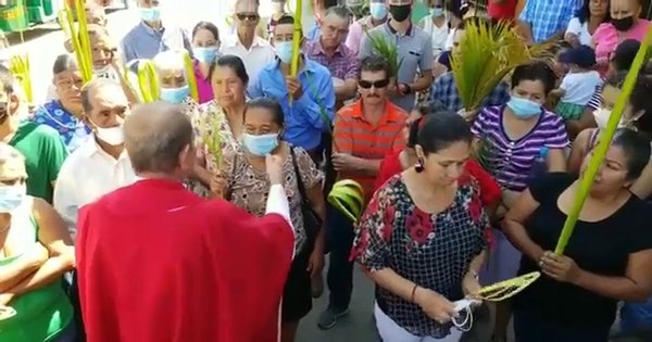 La Nación / Sacerdote hondureño arrancó tapabocas a fieles