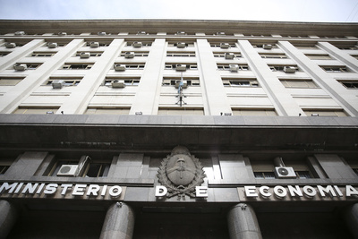 Argentina coloca deuda en el mercado local por 894,4 millones de dólares - MarketData