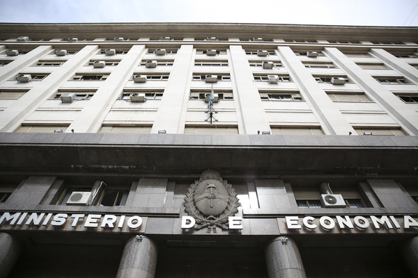 Argentina coloca deuda en el mercado local por 894,4 millones de dólares - MarketData