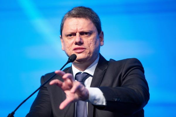 Brasil subasta en abril más de treinta concesiones de aeropuertos y puertos - MarketData