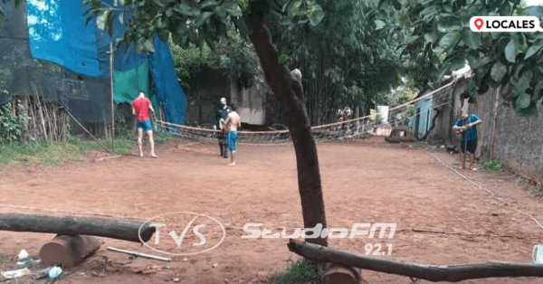 POLICIA DISPERSA AGLOMERACIÓN EN CANCHA DE «PIKY VOLEY»