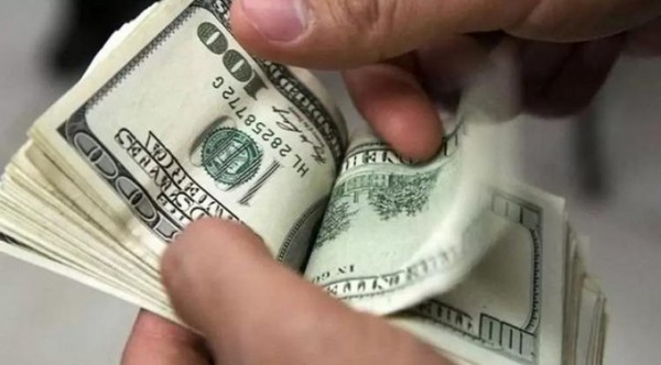 DÓLAR ARRANCÓ LA SEMANA SANTA EN EL PISO DE G. 6.400