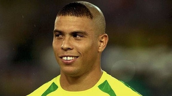 Ronaldo pide perdón por su corte de cabello en el Mundial de 2002