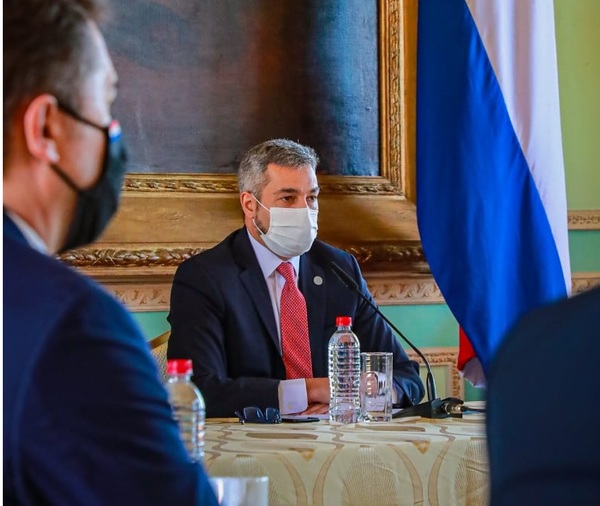 Vacunas anti-COVID: Ante fracaso de COVAX y retraso de dosis rusas, Abdo busca otras vías