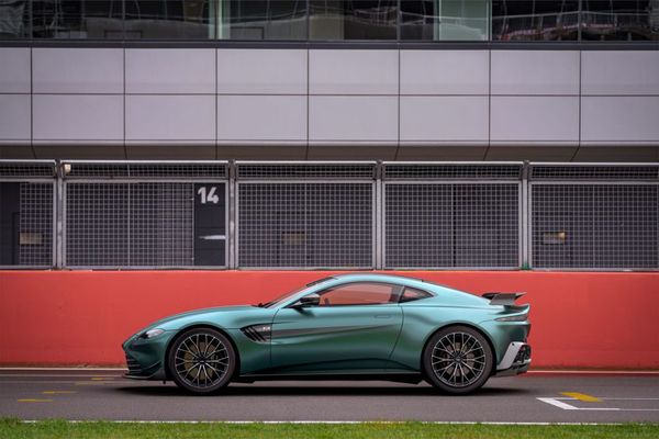 El safety car 2021 de Aston Martin llega a las calles