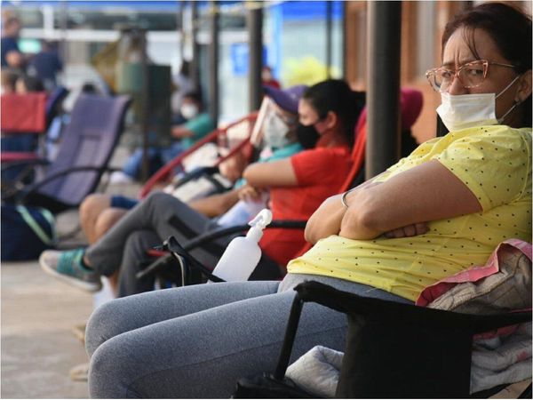 Ministro de Salud pide a la población un "sacrificio más" para disminuir contagios