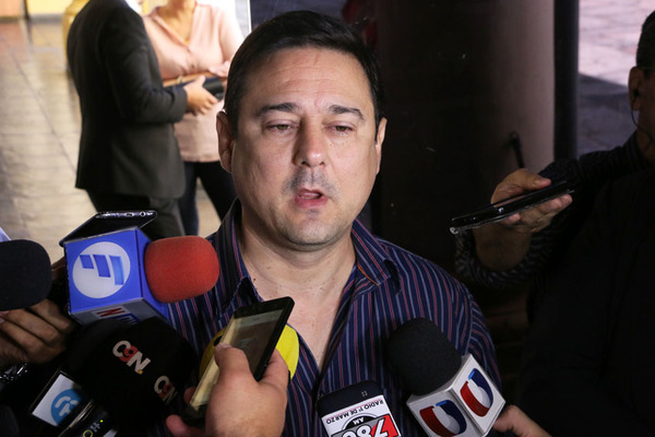 Retiran proyecto que pretendía comprar vacunas con recursos de royalties