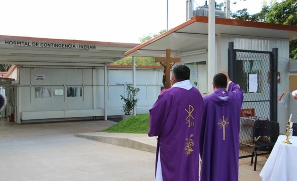 Diario HOY | Celebran misa con familiares de pacientes y personal de blanco en el INERAM