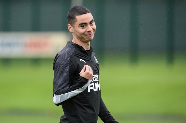 Excompañero de Roque Santa Cruz criticó a Miguel Almirón