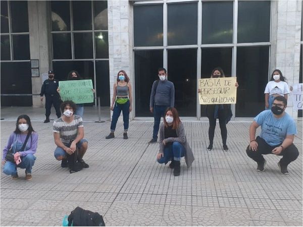 Estudiantes exigen libertad de jóvenes encarcelados tras quema de la ANR