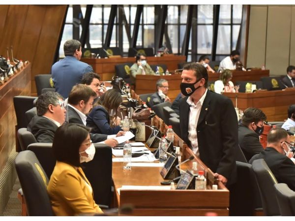 Diputados le retira la confianza a Escoto por el retraso en la llegada de vacunas