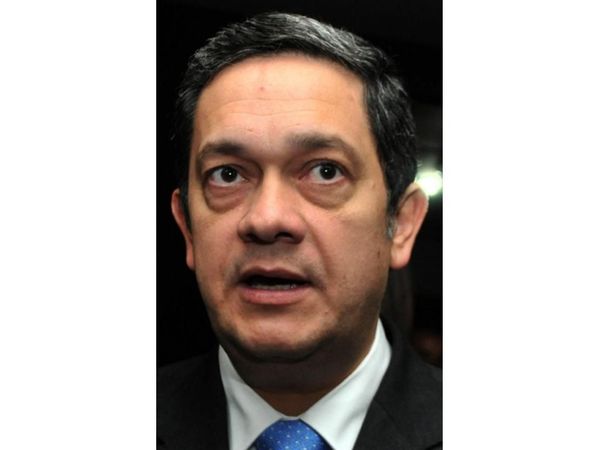 Raúl Vera Bogado deja la presidencia del Banco Regional