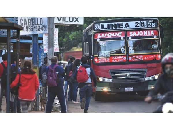 Viacrucis de pasajeros sigue con regulada de buses en días santos