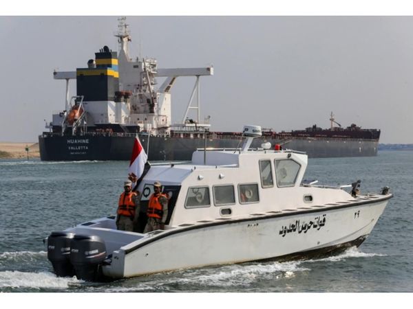 En cuatro días se normalizará tráfico en Canal de Suez, pero retrasos persisten