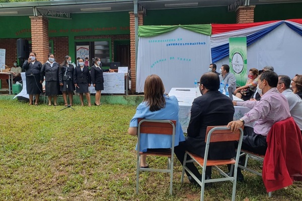 Nativos concluyen carrera universitaria en Amambay