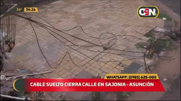 Cables sueltos impiden tránsito fluido sobre Dr. Paiva en el Barrio Sajonia - C9N