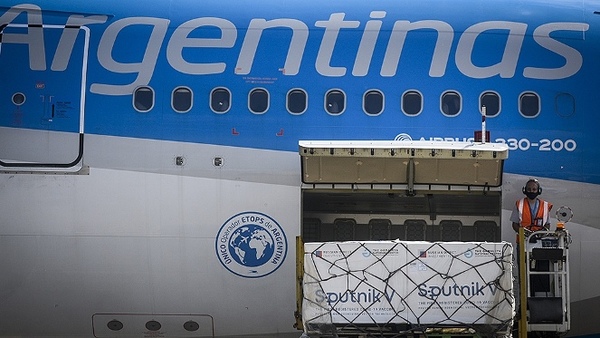 Llegó a la Argentina el décimo vuelo con 300 mil dosis de la vacuna Sputnik V | .::Agencia IP::.