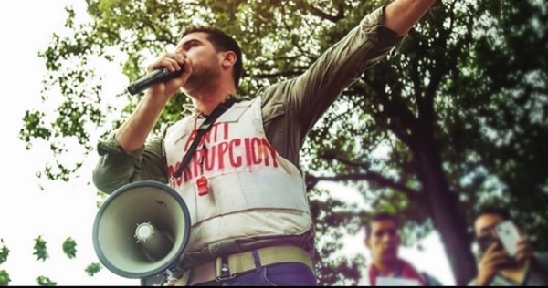 Viveros muestra su enojo por la detención de jóvenes manifestantes