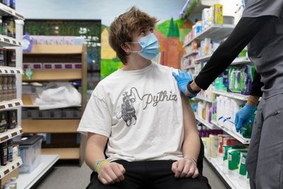 Pfizer anunció que su vacuna mostró una eficacia del 100% en adolescentes de 12 a 15 años | Ñanduti