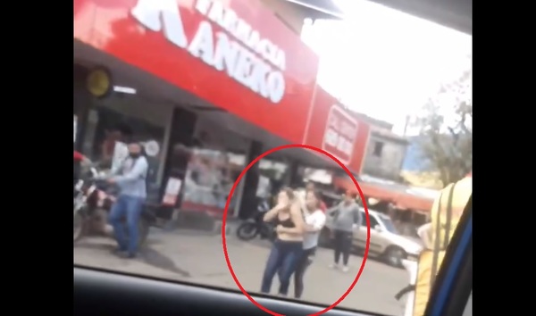 Mujer fue agredida físicamente por vendedores ambulantes sobre avenida Del Agrónomo » San Lorenzo PY
