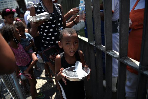 El hambre se abre paso en un Brasil azotado por la pandemia - Mundo - ABC Color