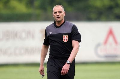Serbia: cárcel para árbitro que cobró un penal escandaloso - Fútbol - ABC Color