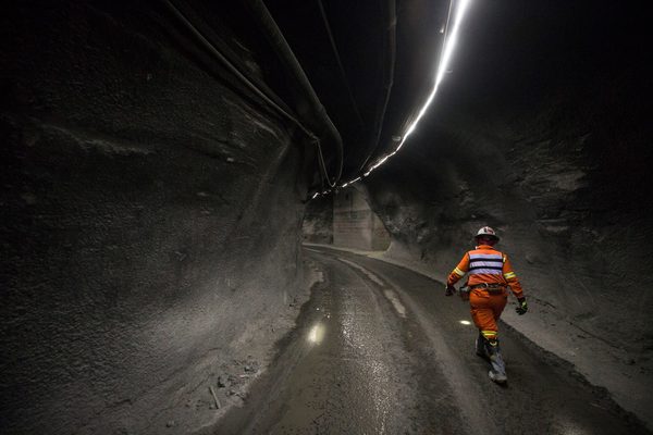 La producción industrial en Chile baja un 3,4 % en febrero por la minería y el gas - MarketData