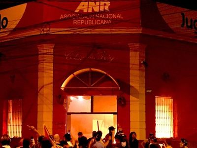 Cuestionan prisión de imputados por quema del local de ANR