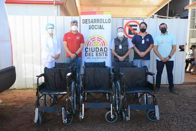 Hospital Regional de CDE recibe sillas de ruedas para el pabellón de contingencia - La Clave