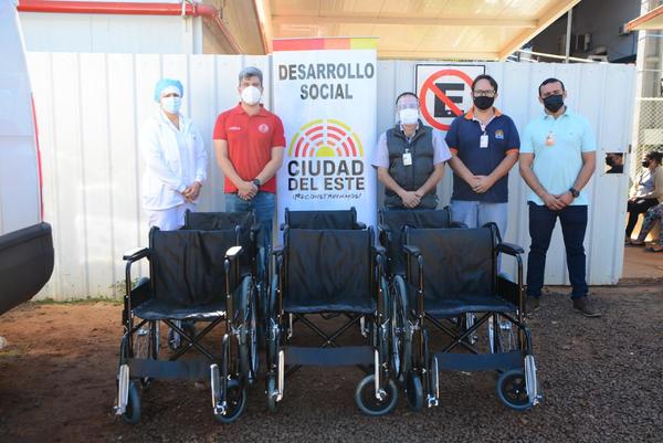 Hospital Regional de CDE recibe sillas de ruedas para el pabellón de contingencia - La Clave