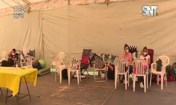 Instalaron carpa para familiares de pacientes internados en el hospital de Luque - SNT