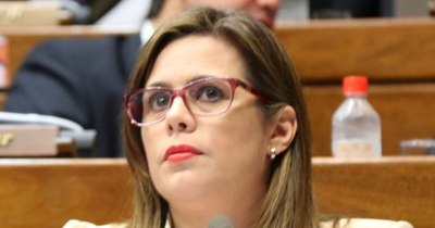 La Nación / “El presidente nos dijo que no tenemos insumos ni vacunas, pero sí muchas rutas”, dice diputada
