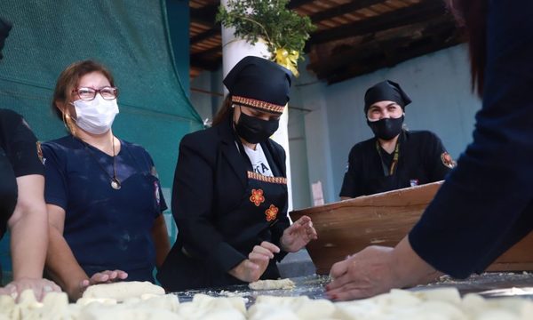 Internas entregan chipas a familiares de pacientes con Covid-19