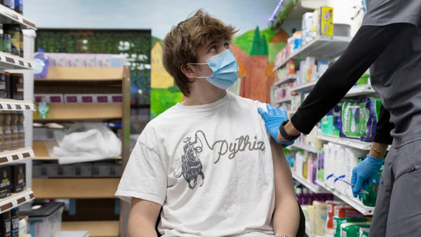 Vacuna de Pfizer y BioNTech mostró eficacia del 100% en adolescentes de 12 y 15 años - Noticiero Paraguay