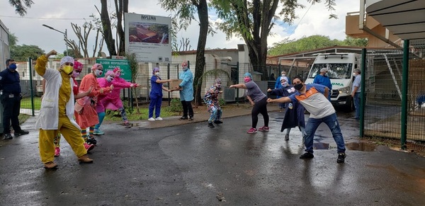 Payasonrisas brindan contención a familiares de internados
