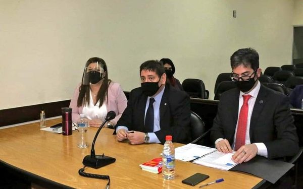 Ratifican orden de captura para Dalia López