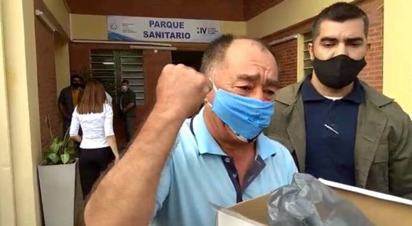 Taxista que rogó por ayuda para su hermano, se encuentra internado por Covid - Noticiero Paraguay