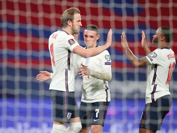 Inglaterra hace pleno y se acerca a Qatar