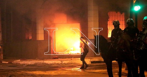La Nación / “Los actos vandálicos no deben permitirse”, dice jueza Hilda Benítez Vallejo