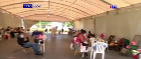 Impotencia y precariedad: familiares de pacientes con covid no tienen agua potable | Noticias Paraguay