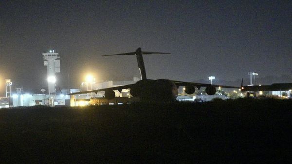 Aeronave militar de Estados Unidos aterrizó en nuestro país y permaneció por dos horas - Nacionales - ABC Color