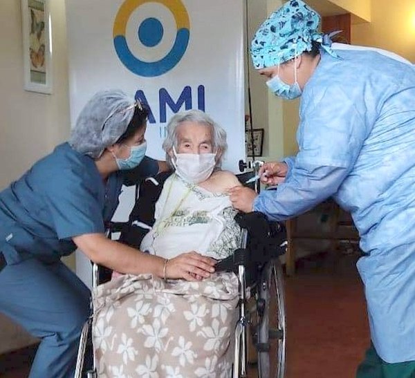 Crónica / Tiene 113 años, venció al virus y ya se vacunó