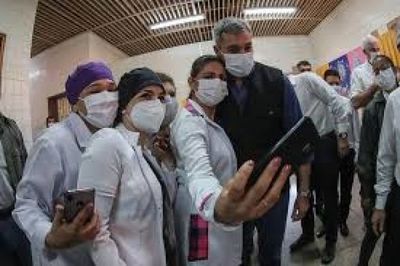 Marito instala pabellón y enfermos Covid mendigan por medicamentos