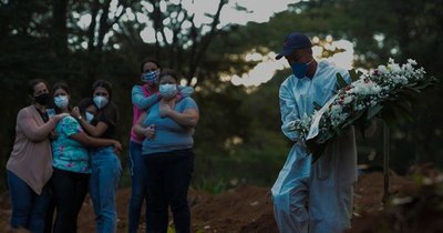La Nación / Brasil cierra el mes más mortal de la pandemia