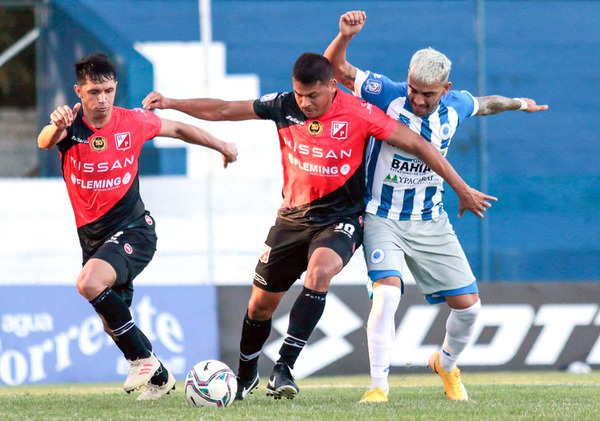 River Plate y el 12 de Octubre se convocan a las 18:15 hs.