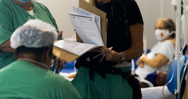 La Nación / Luchas y dramas de una médica que regresó a Brasil para combatir la pandemia
