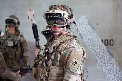 Microsoft gana contrato de cascos de realidad aumentada para el ejército de EEUU - Tecnología - ABC Color