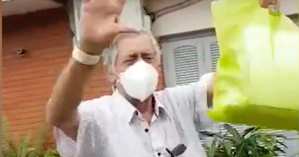 La Nación / (Video) Abuelo venció al COVID-19 y lloró al ser recibido por su familia: “Te queremos mucho”